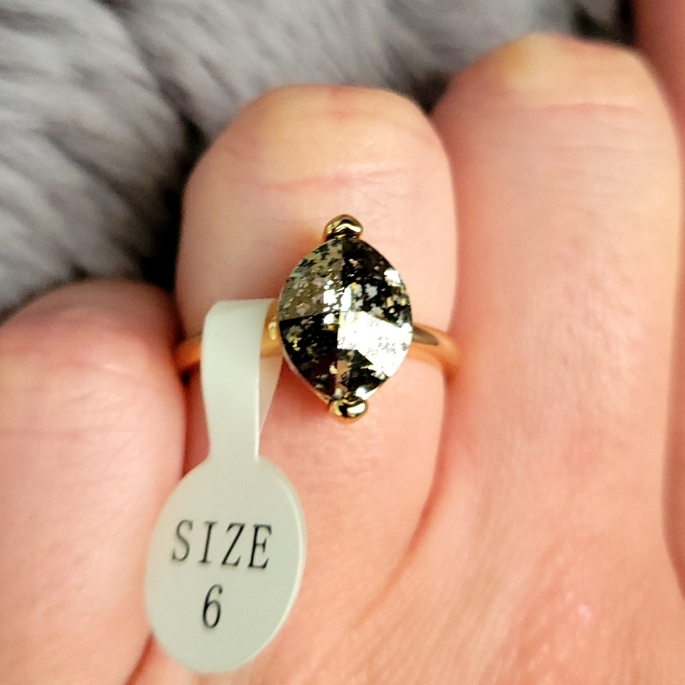 Fragrant Jewels Lucky Egg Ring